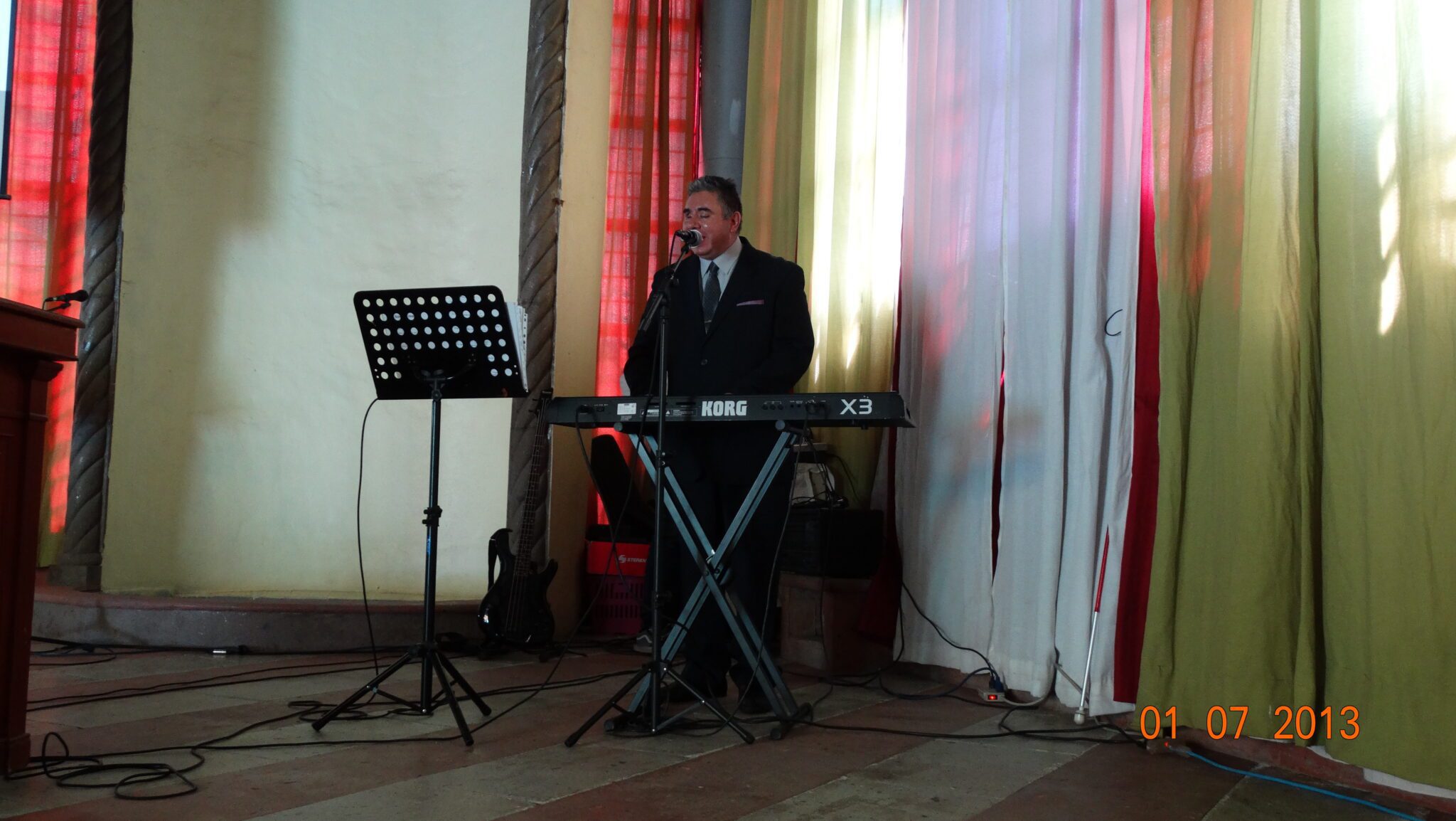 Santiago al piano en Iglesia Getsemaní
